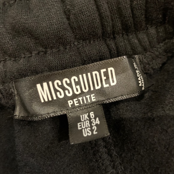 Misguided Petite Black Joggers - Picture 3 of 3